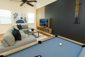 TV - World Cup Exclusive Offer |3BR+Jacuzzi+Pool Table (Houston)