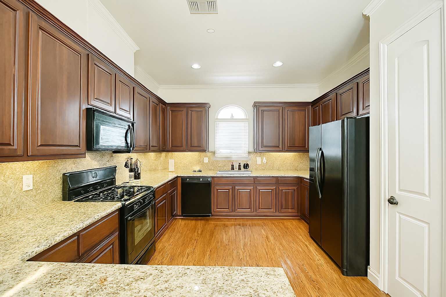 Réfrigérateur, four, plaque de cuisson, lave-vaisselle