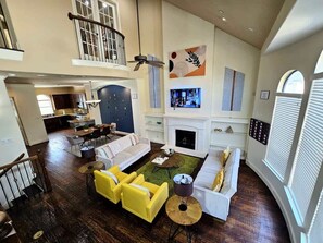 Smart TV, fireplace