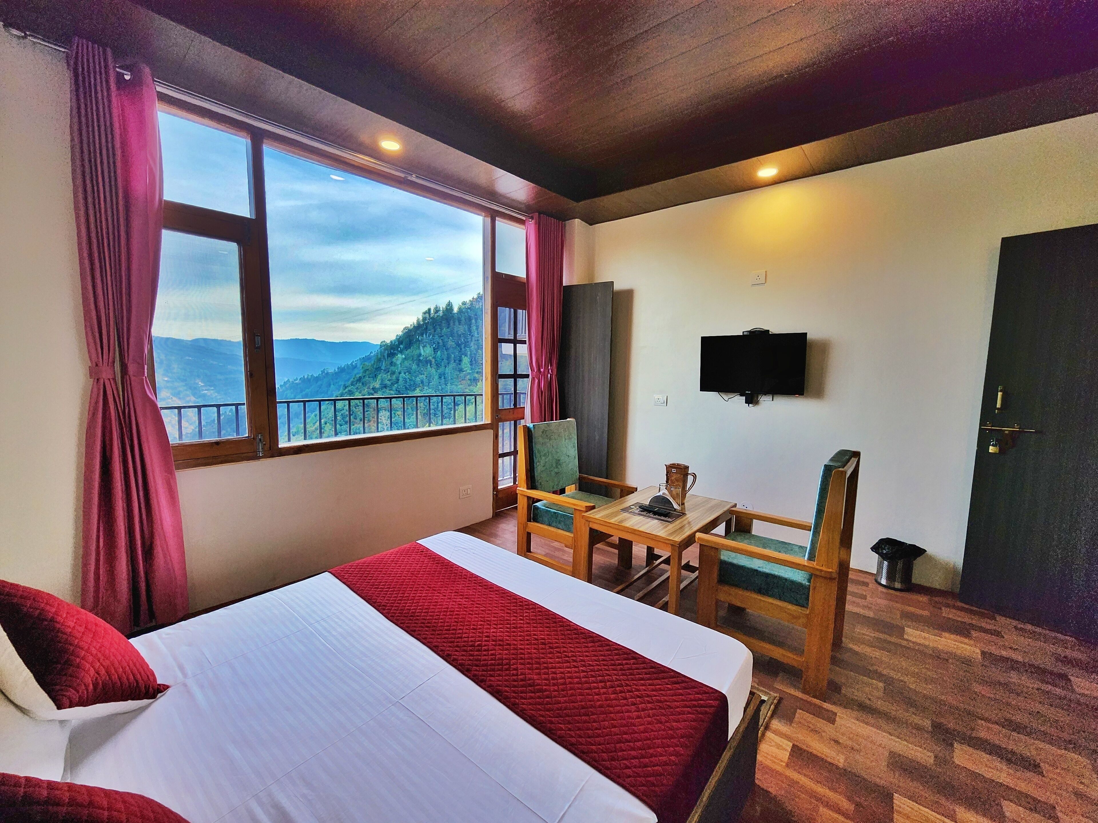 Chambre Luxe, balcon, vue vallée | Coffres-forts dans les chambres