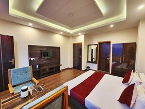 Deluxe Room | In-room safe, laptop workspace, blackout drapes, soundproofing - Royal Cedar Shimla (Shimla)