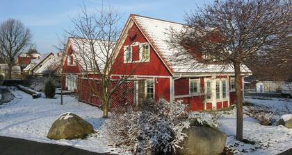 Schwedenhaus mit Klavier