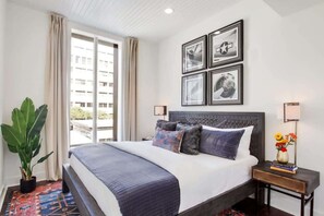 Unclassified image, 3 of 21, button