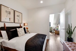 6 bedrooms, desk, iron/ironing board, travel crib