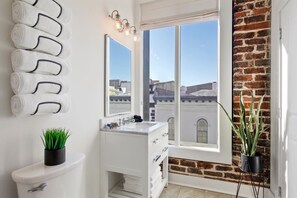 Shower, hair dryer, towels, shampoo - Modern Condo | Downtown Savannah (Savannah)