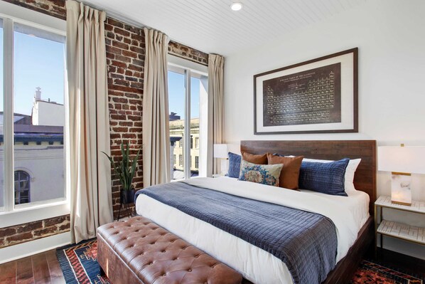 6 chambres, bureau, fer et planche à repasser, lit parapluie