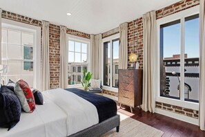 4 bedrooms, desk, iron/ironing board, travel crib