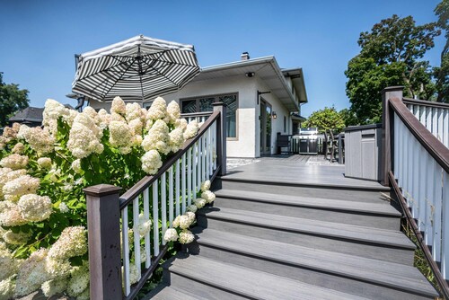 Maplewood Manor – Chic 6 BDR Downtown Walworth