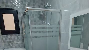 Apartment, 2 Bedrooms, Smoking, Balcony | Bathroom
