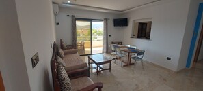 Apartment, 2 Schlafzimmer, Raucher, Balkon | Wohnzimmer