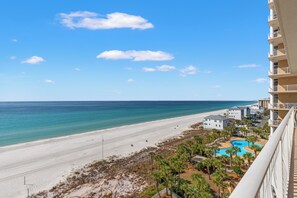 On the beach - Beachfront 4br/3ba condo on the 9th floor with free beach chairs included! (Panama City Beach)