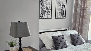3 habitaciones, tabla de planchar con plancha, wifi y ropa de cama