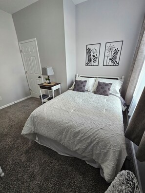 3 chambres, fer et planche à repasser, Wi-Fi, draps fournis