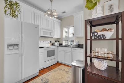 Luxurious Home w/ Pool, Parking, Steps to River Street by Lucky Savannah