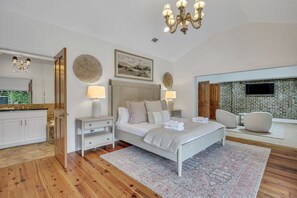 4 makuuhuonetta, silitysrauta/-lauta, ilmainen Wi-Fi, vuodevaatteet