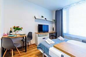 Superior Studio | In-room dining - MamaStay Andel apartments (Prague)