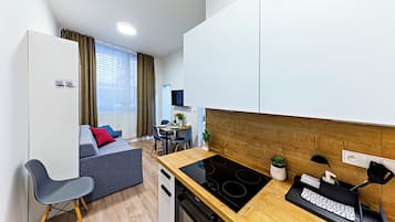 Family Apartment, 1 Bedroom, Courtyard View | In-room dining