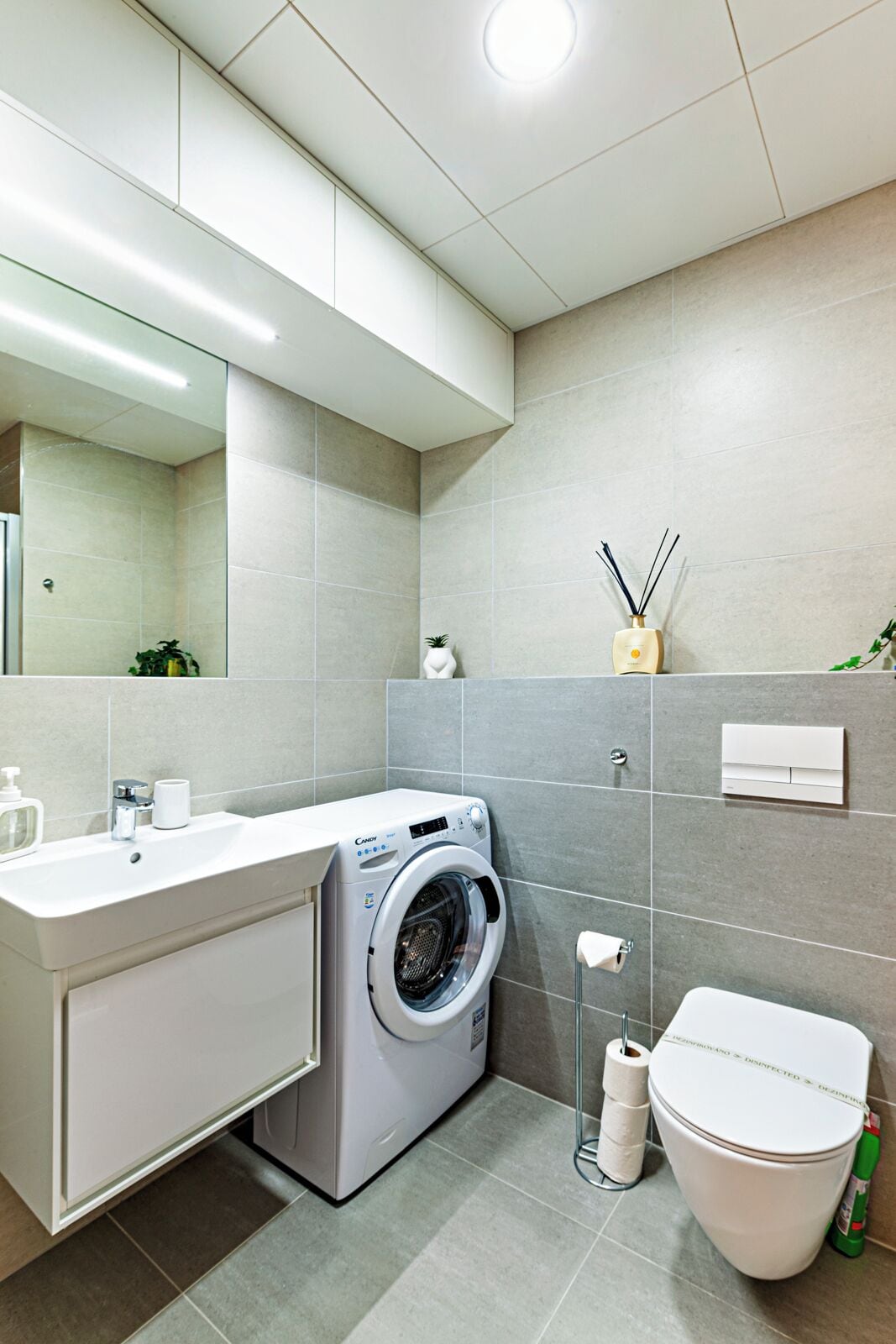 City Apartment, 2 Bedrooms, City View | Bathroom | Shower, hair dryer, towels, soap