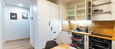 City Apartment, 2 Bedrooms, City View | Private kitchen | Full-size fridge, microwave, oven, stovetop