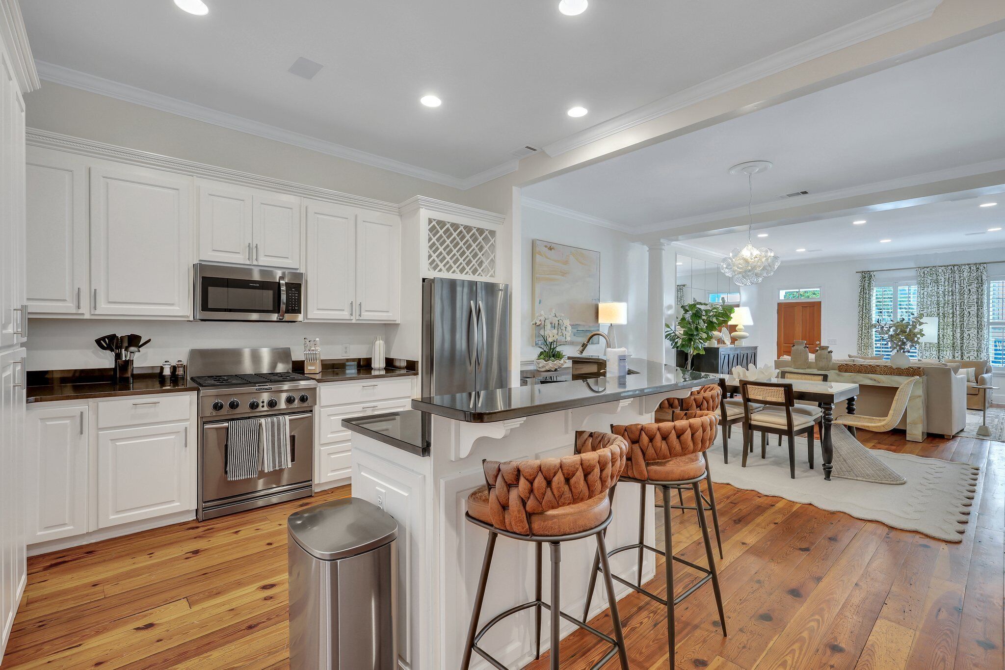 雪櫃、微波爐、焗爐、爐具