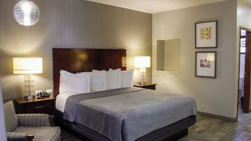 Junior Suite | Desk, laptop workspace, blackout drapes, soundproofing