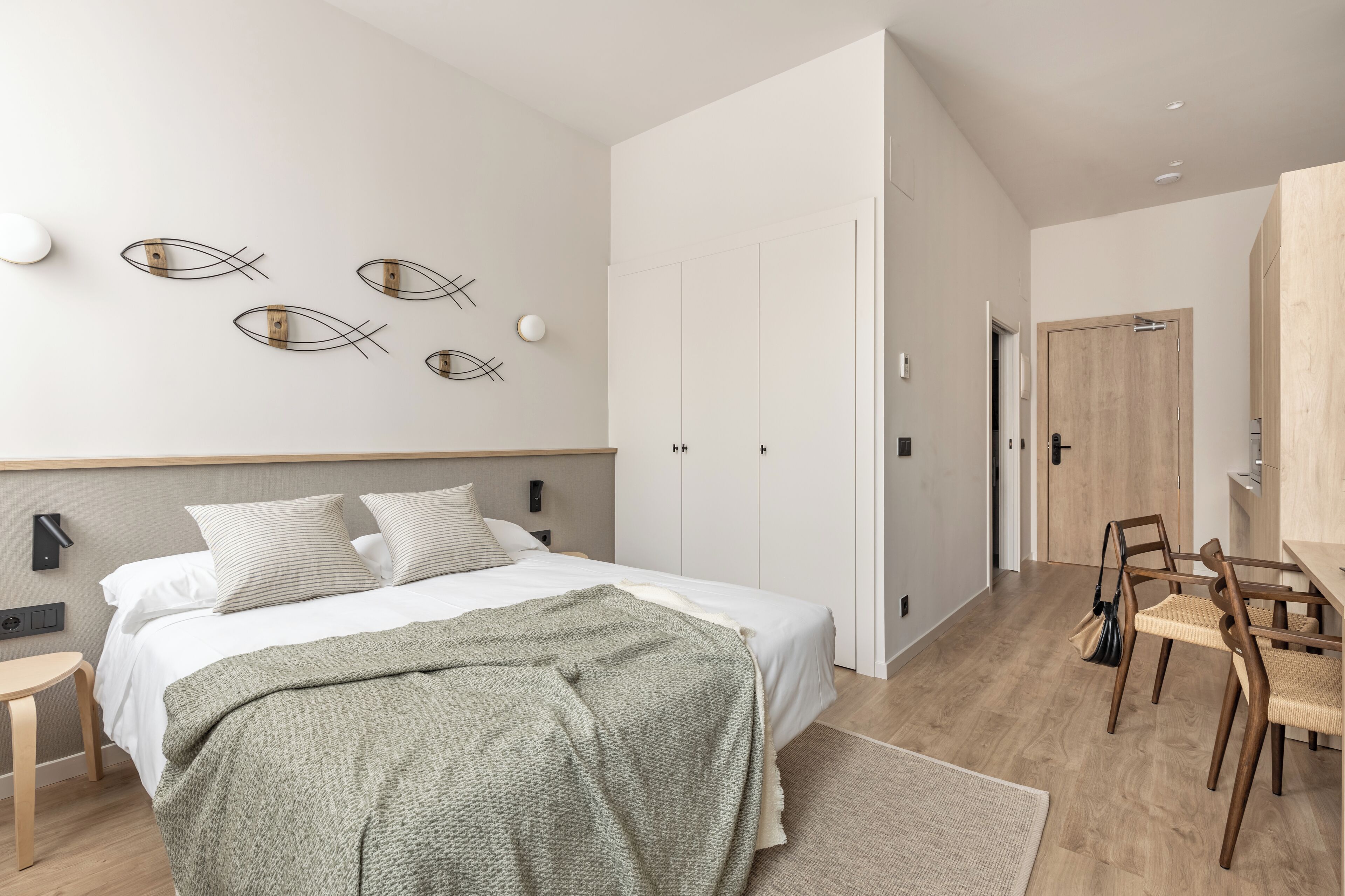 Studio | In-room safe, laptop workspace, iron/ironing board