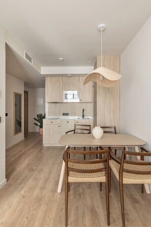 Apartment, 1 Bedroom | Private kitchen | Fridge, microwave, stovetop, dishwasher - Líbere Málaga Trinidad (Málaga)