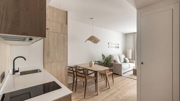 Apartamento, 1 habitación | Cocina privada | Frigorífico, microondas, placa de cocina y lavavajillas
