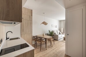 Apartment, 1 Bedroom | Private kitchen | Fridge, microwave, stovetop, dishwasher - Líbere Málaga Trinidad (Málaga)
