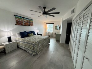 2 bedrooms, iron/ironing board, WiFi, bed sheets - Charming 2-bedroom beach condo in brilliant Cocoa Beach. (Cocoa Beach)
