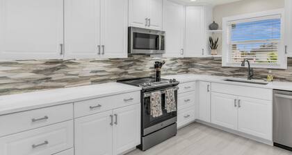 New Listing! Stunning 4 Bed I Heated Pool/Hot Tub