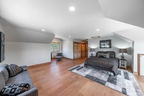 3 habitaciones, tabla de planchar con plancha, wifi y ropa de cama 
