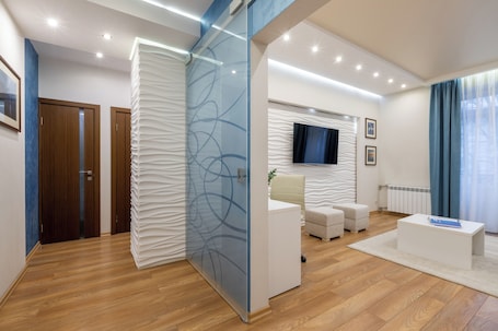 Entrada interior. Bright apartments in the center of Minsk