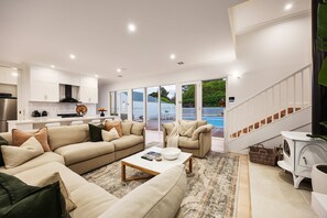 House | 5 bedrooms, Internet - La Casa Bella Pool Spa Sauna (Flinders)