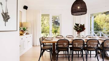 House | 5 bedrooms, Internet