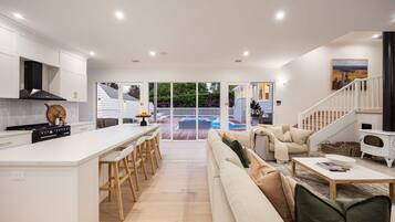 House | 5 bedrooms, Internet