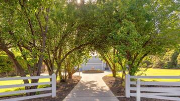 House | 5 bedrooms, Internet