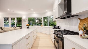 House | 5 bedrooms, Internet