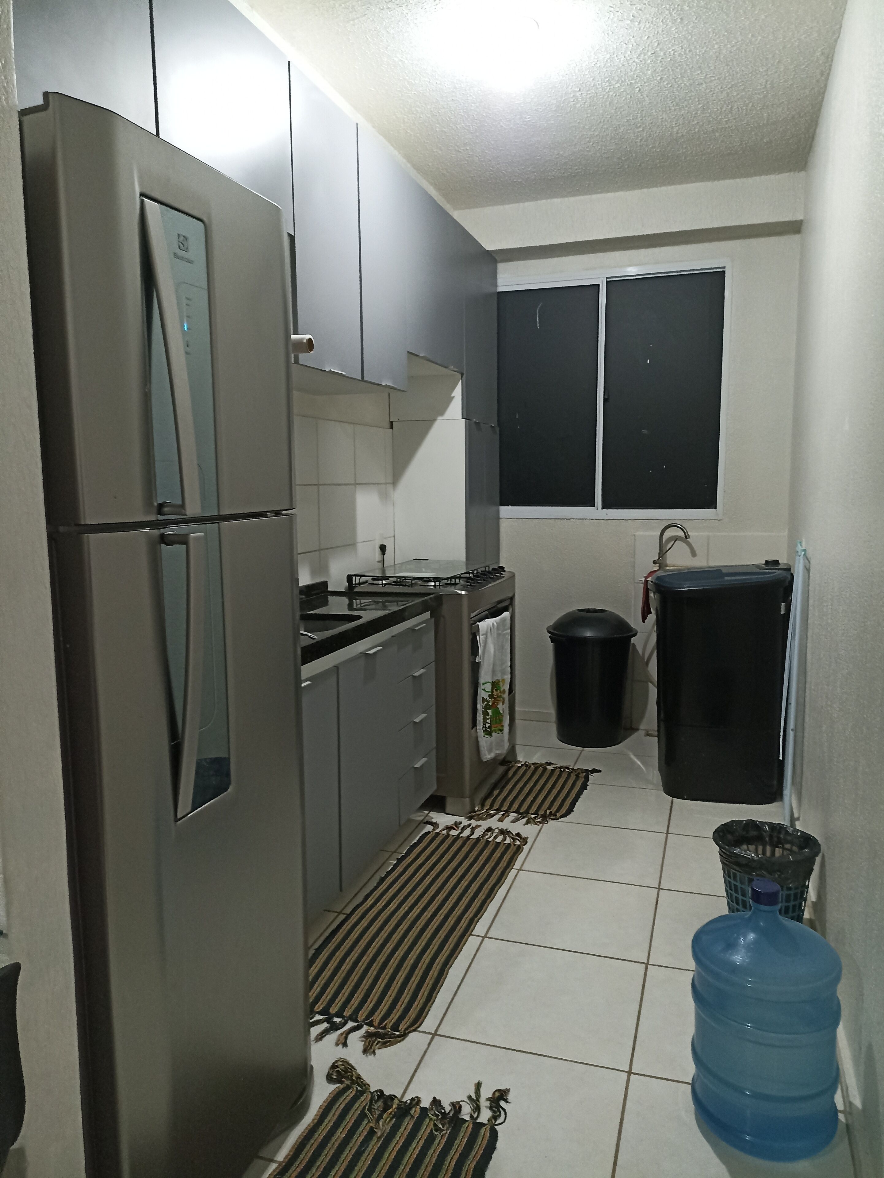 Geladeira, micro-ondas, fogão, cooktop