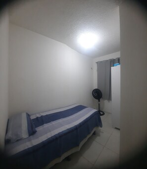 2 عدّة غرف نوم ومكواة/لوح كي وواي فاي مجانًا وملاءات أسرّة