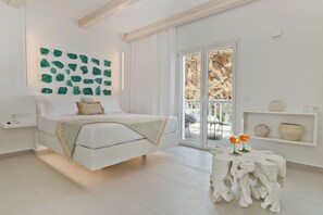 Deluxe Suite with Sea View | 1 soverom, sengetøy av topp kvalitet og memory foam-senger