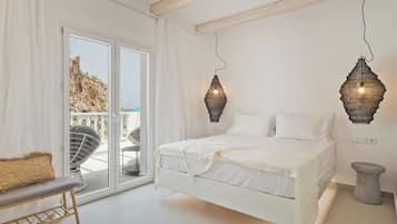 Deluxe Suite with Sea View | 1 ๊ฐ์ ์นจ์ค, ๊ณ ๊ธ ์นจ๊ตฌ, ๋ฉ๋ชจ๋ฆฌํผ ์นจ๋, ๊ฐ์ค ๋ด ๊ธ๊ณ