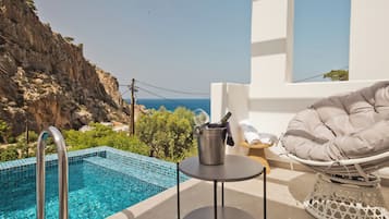 Deluxe Suite with Sea View and Private Pool | Balcony view