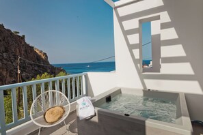 Deluxe Suite with Sea View and Outdoor Jacuzzi | Balcony view - Enilion Luxury Suites (Karpathos)