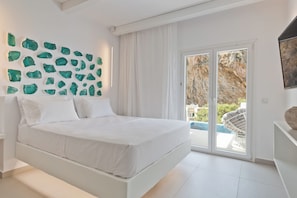 Deluxe Suite with Sea View and Private Pool | 1 bedroom, premium bedding, memory-foam beds, in-room safe - Enilion Luxury Suites (Karpathos)