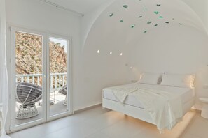 Deluxe Suite with Sea View | 1 bedroom, premium bedding, memory foam beds, in-room safe - Enilion Luxury Suites (Karpathos)