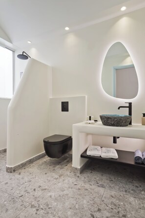 Deluxe Suite with Sea View and Private Pool | Bathroom | Shower, hair dryer, slippers, towels - Enilion Luxury Suites (Karpathos)