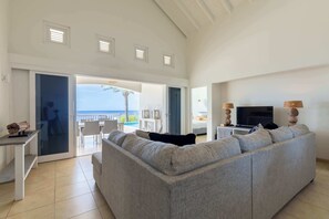 TV - Endless Summer Villa | Spacious Luxury Oasis (Willemstad)
