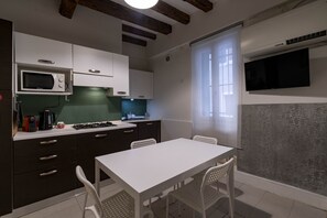 Fridge, microwave, oven, dishwasher - Santa Lucia Canal View by Wonderful Italy (Venecia)