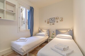 2 slaapkamers, een strijkplank/strijkijzer, gratis wifi, beddengoed